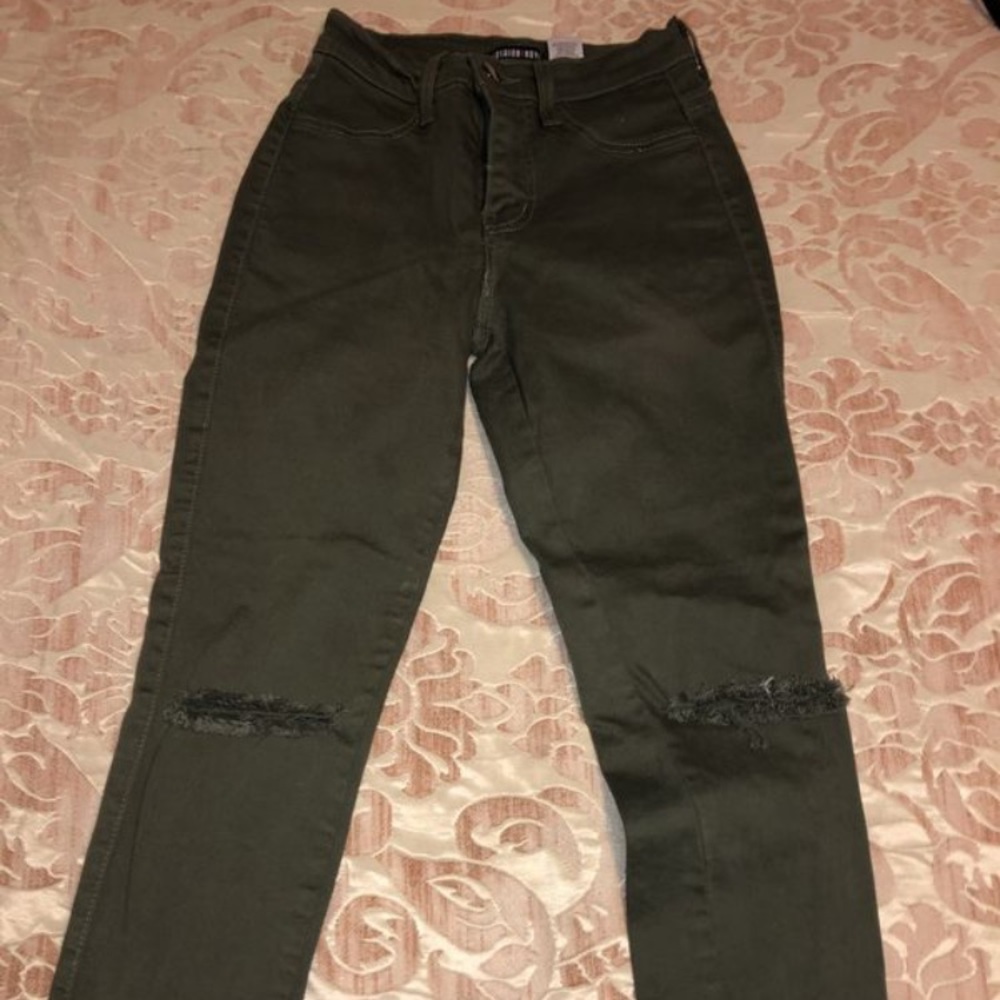 FASHION NOVA JEANS